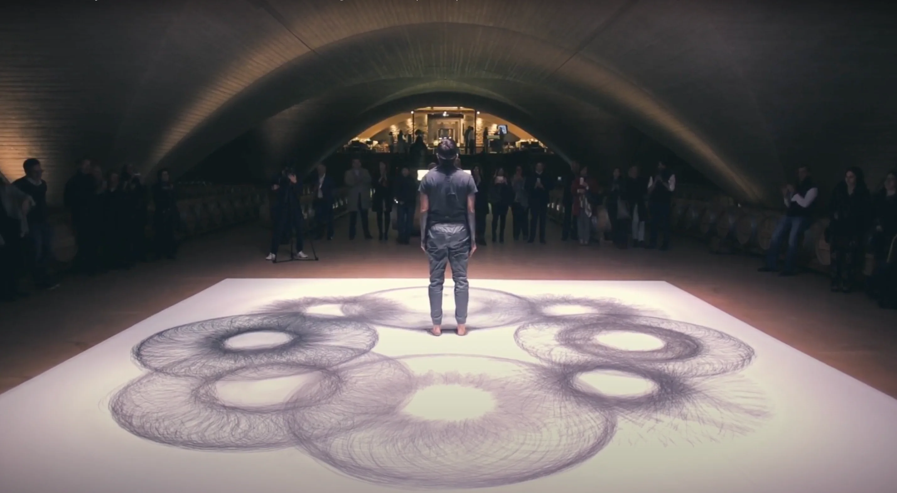 Tony Orrico en acción